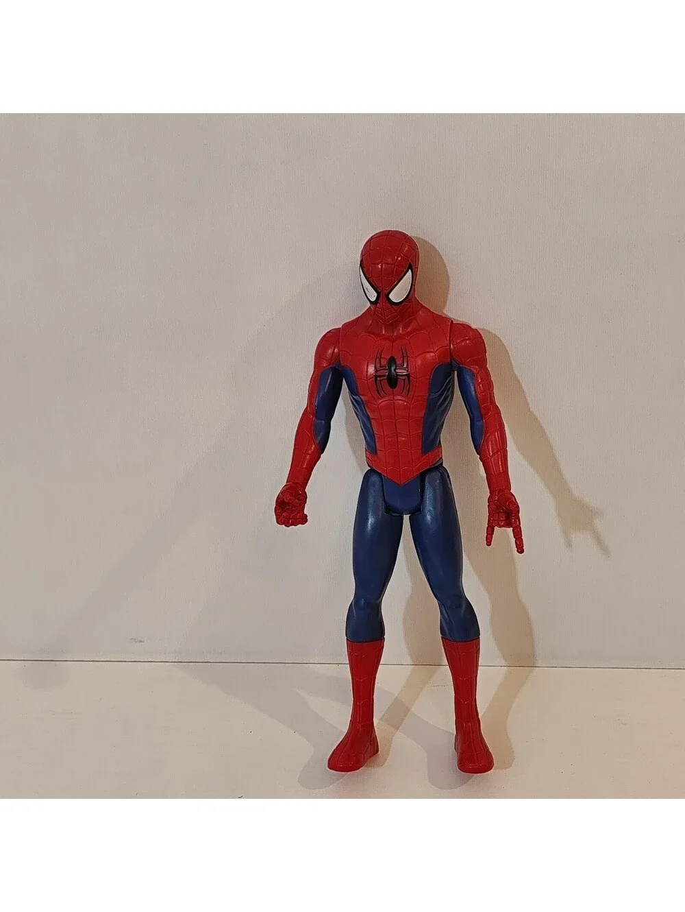 SPIDER-MAN - 2017 Marvel Comics Avengers 11.5 inch Hasbro Action Figure Titan